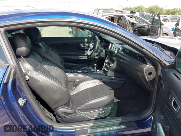 2018 Ford Mustang EcoBoost z VIN 1FA6P8TH0J5104312, wystawiony jako IAAI lot #42532806 z przebiegiem 87 564 mil mil oraz . Historia ofert i sprzedaży dostępna na DreamBid. Obrazek 5.