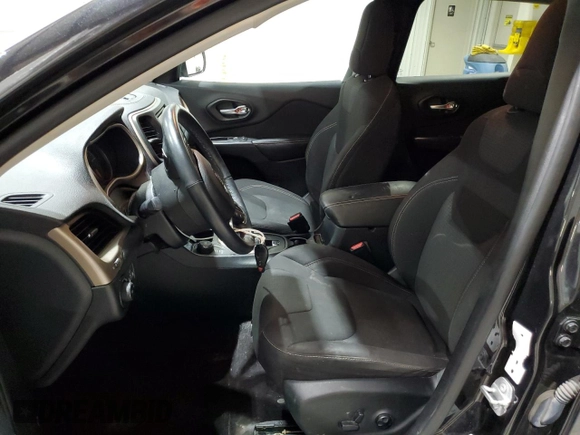 2016 Jeep Cherokee Altitude z VIN 1C4PJMCB7GW269314, wystawiony jako Copart lot #63018025 z przebiegiem 102 179 mil mil oraz Szkoda całkowita • Salvage title. Historia ofert i sprzedaży dostępna na DreamBid. Obrazek 7.