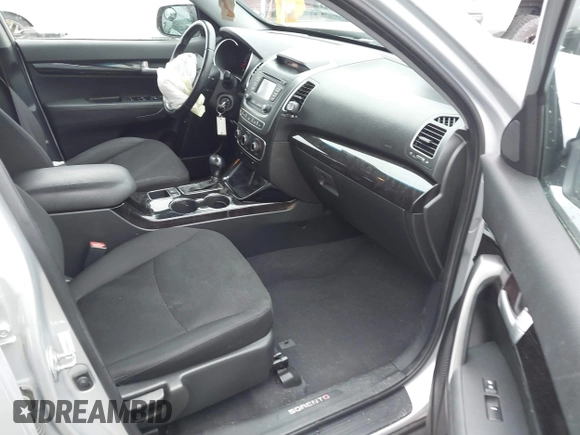2015 Kia Sorento LX with VIN 5XYKTCA63FG610482, listed as a IAAI auction lot 41846658 with 120,529 mi miles. Bid and sale history available at carsss.com. Image 5.