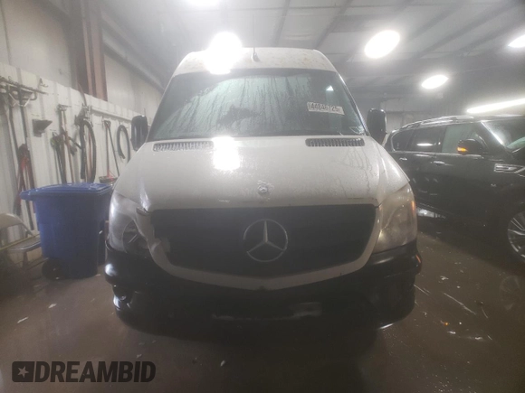 2014 Mercedes-Benz Sprinter Cargo EXT with VIN WD3PE8DC5E5838869, listed as a Copart auction lot 44846725 with 339,493 mi miles and Salvage Title. Bid and sale history available at carsss.com. Image 5.