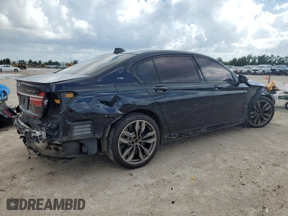 2019 BMW 7 Series M760i xDrive with VIN WBA7H6C58KG615081, listed as a Copart auction lot 59361704 with 92,769 mi miles and Salvage Title. Bid and sale history available at carsss.com. Image 3.