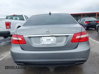 2011 Mercedes-Benz E 350 Luxury z VIN WDDHF8HBXBA338420, wystawiony jako IAAI lot #42155045 z przebiegiem 196 075 mil mil oraz . Historia ofert i sprzedaży dostępna na DreamBid. Obrazek 16.