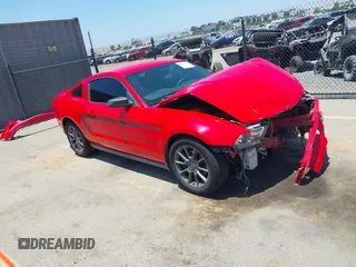 2012 Ford Mustang Premium z VIN 1ZVBP8AM8C5263717, wystawiony jako IAAI lot #42614695 z przebiegiem 120 290 mil mil oraz . Historia ofert i sprzedaży dostępna na DreamBid. Obrazek 1.
