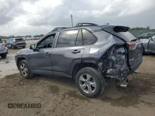 2022 Toyota RAV4 XLE with VIN JTMW1RFV6ND089457, listed as a Copart auction lot 47178465 with 43,850 mi miles and Salvage Title. Bid and sale history available at carsss.com. Image 2.