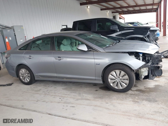 2017 Hyundai Sonata Hybrid SE with VIN KMHE24L14HA048579, listed as a IAAI auction lot 41018016 with 92,342 mi miles. Bid and sale history available at carsss.com. Image 13.