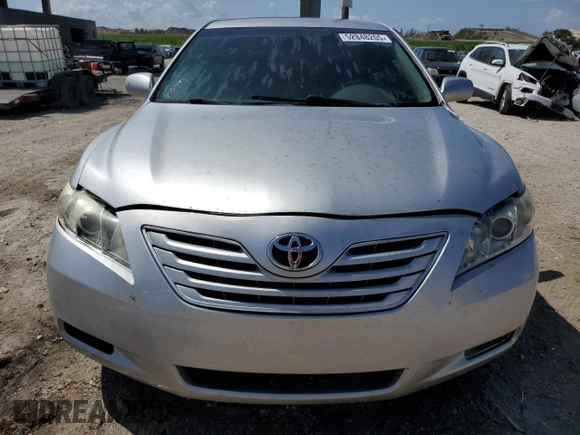 2008 Toyota Camry LE z VIN 4T1BK46KX8U063917, wystawiony jako Copart lot #52848205 z przebiegiem 168 993 mil mil oraz Czysty tytuł • Clean title. Historia ofert i sprzedaży dostępna na DreamBid. Obrazek 5.