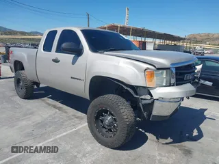2009 GMC Sierra 1500 SLE z VIN 1GTEK29019Z262746, wystawiony jako IAAI lot #42262860 z przebiegiem 224 892 mil mil oraz . Historia ofert i sprzedaży dostępna na DreamBid. Obrazek 1.