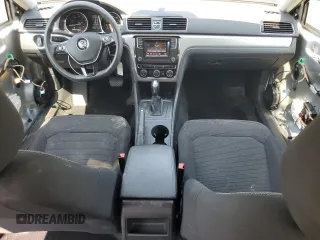 2016 Volkswagen Passat S z VIN 1VWAS7A30GC011313, wystawiony jako Copart lot #61678315 z przebiegiem 77 562 mil mil oraz Szkoda całkowita • Salvage title. Historia ofert i sprzedaży dostępna na DreamBid. Obrazek 8.
