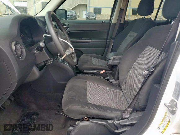 2017 Jeep Patriot Latitude with VIN 1C4NJPFB2HD184396, listed as a Copart auction lot 59564425 with 150,461 mi miles and Salvage title. Bid and sale history available at DreamBid. Image 7.