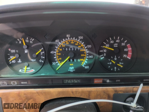 1985 Mercedes-Benz 500 SEL z VIN WDBCA37D4FA159349, wystawiony jako Copart lot #56601725 z przebiegiem 168 327 mil mil oraz Czysty tytuł • Clean title. Historia ofert i sprzedaży dostępna na DreamBid. Obrazek 9.