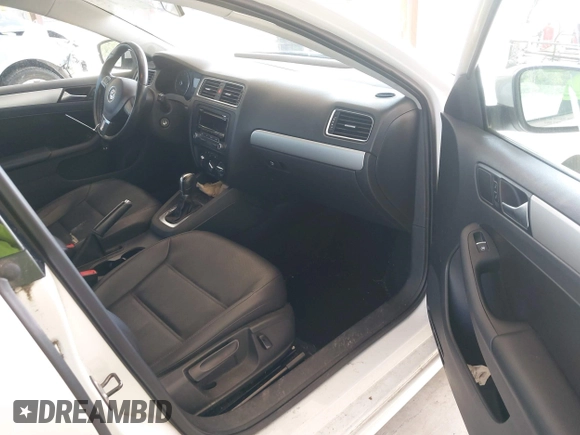 2013 Volkswagen Jetta SE with VIN 3VWDP7AJ3DM450335, listed as a IAAI auction lot 42575198 with 100,184 mi miles and . Bid and sale history available at DreamBid. Image 5.