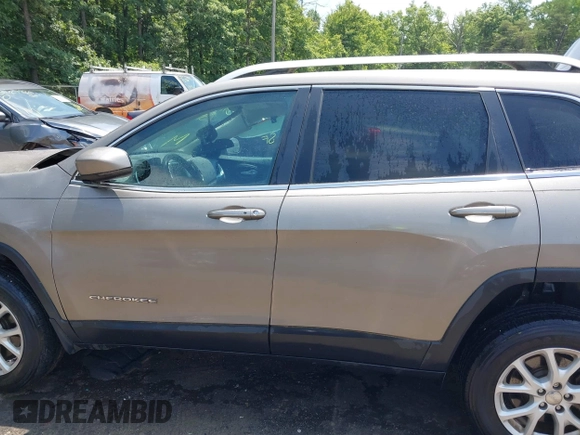 2016 Jeep Cherokee Latitude with VIN 1C4PJMCS3GW251912, listed as a IAAI auction lot 39753032 with 59,401 mi miles. Bid and sale history available at carsss.com. Image 14.