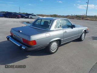 1988 Mercedes-Benz 560 SL with VIN WDBBA48D0JA088479, listed as a IAAI auction lot 41272731 with 91,858 mi miles and . Bid and sale history available at DreamBid. Image 4.
