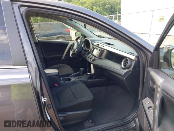 2015 Toyota RAV4 LE z VIN JTMBFREV8FJ039910, wystawiony jako IAAI lot #42423920 z przebiegiem 14 362 mil mil oraz . Historia ofert i sprzedaży dostępna na DreamBid. Obrazek 5.