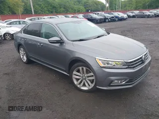 2017 Volkswagen Passat SE z VIN 1VWGT7A38HC039272, wystawiony jako IAAI lot #42329710 z przebiegiem 106 077 mil mil oraz . Historia ofert i sprzedaży dostępna na DreamBid. Obrazek 1.