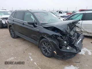 2024 Volkswagen Tiguan SE with VIN 3VVNB7AX0RM033743, listed as a IAAI auction lot 41618301 with 17,394 mi miles and . Bid and sale history available at DreamBid. Image 1.