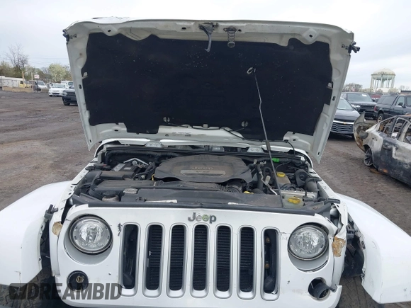 2017 Jeep Wrangler Unlimited Sahara z VIN 1C4BJWEG2HL695672, wystawiony jako IAAI lot #42008396 z przebiegiem 56 028 mil mil oraz . Historia ofert i sprzedaży dostępna na DreamBid. Obrazek 10.