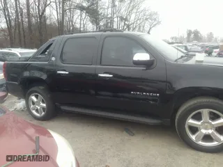 2013 Chevrolet Avalanche LS with VIN 3GNMCEE05DG364132, listed as a IAAI auction lot 41385609 with 144,007 mi miles. Bid and sale history available at carsss.com. Image 12.