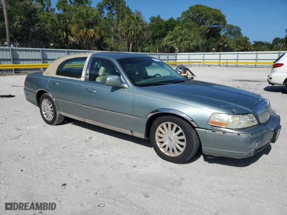 2004 Lincoln Town Car Signature with VIN 1LNHM81W64Y644937, listed as a Copart auction lot 50868815 with 189,886 mi miles and Salvage Title. Bid and sale history available at carsss.com. Image 4.