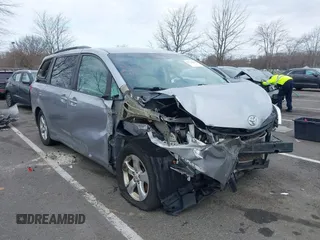 2012 Toyota Sienna LE AAS с VIN 5TDKK3DCXCS187273, выставлен на аукционе IAAI как лот 41741836 с пробегом 126 290 миль миль и . История ставок и продаж доступна на DreamBid. Изображение 1.