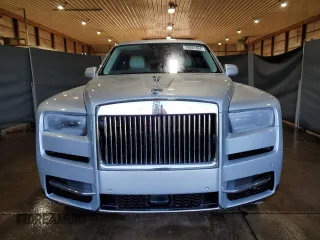 2024 Rolls-Royce Cullinan z VIN SLATV4C09RU224513, wystawiony jako Copart lot #70881884 z przebiegiem 3466 mil mil oraz Szkody całkowita. Historia ofert i sprzedaży dostępna na DreamBid. Obrazek 5.