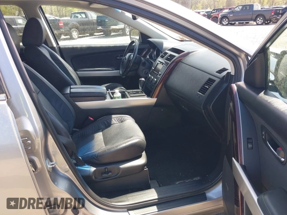 2014 Mazda CX-9 Grand Touring z VIN JM3TB3DV4E0429428, wystawiony jako IAAI lot #42094028 z przebiegiem 147 294 mil mil oraz . Historia ofert i sprzedaży dostępna na DreamBid. Obrazek 5.