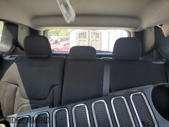 2018 Jeep Renegade Latitude with VIN ZACCJBBBXJPH52403, listed as a Copart auction lot 59636375 with 68,860 mi miles and Salvage title. Bid and sale history available at DreamBid. Image 10.