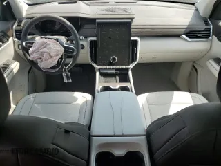 2024 GMC Acadia FWD Denali z VIN 1GKENLKS1RJ176560, wystawiony jako Copart lot #49456855 z przebiegiem 5 509 mil mil oraz Szkoda całkowita • Salvage title. Historia ofert i sprzedaży dostępna na DreamBid. Obrazek 8.
