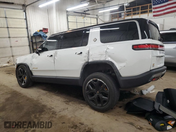 2023 Rivian R1S Adventure z VIN 7PDSGABA2PN013659, wystawiony jako Copart lot #53475945 z przebiegiem 13 928 mil mil oraz Szkody całkowita. Historia ofert i sprzedaży dostępna na DreamBid. Obrazek 2.