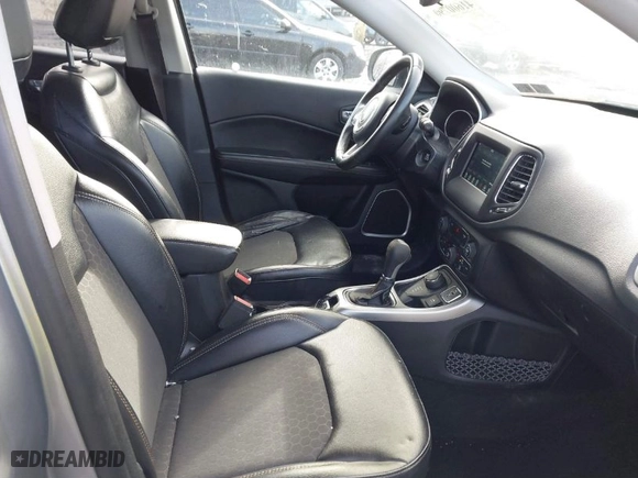 2019 Jeep Compass Latitude with VIN 3C4NJDBB8KT596800, listed as a IAAI auction lot 41600790 with 78,708 mi miles. Bid and sale history available at carsss.com. Image 5.