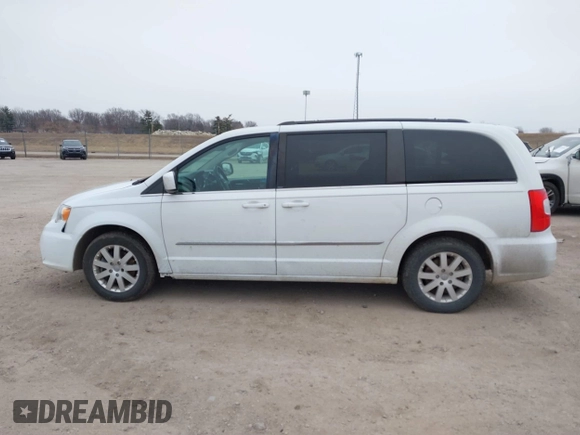 2014 Chrysler Town & Country Touring with VIN 2C4RC1BG8ER255121, listed as a IAAI auction lot 41518676 with 46,087 mi miles. Bid and sale history available at carsss.com. Image 15.