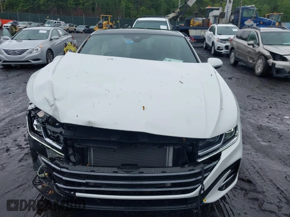 2023 Volkswagen Arteon SEL Premium R-Line z VIN WVWTR7AN4PE014292, wystawiony jako IAAI lot #42331800 z przebiegiem 6 389 mil mil oraz . Historia ofert i sprzedaży dostępna na DreamBid. Obrazek 12.