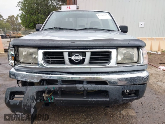 2000 Nissan Frontier XE z VIN 1N6DD26S3YC366567, wystawiony jako IAAI lot #42104187 z przebiegiem 98 223 mil mil oraz . Historia ofert i sprzedaży dostępna na DreamBid. Obrazek 6.