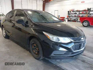 2017 Chevrolet Cruze LS z VIN 1G1BC5SM4H7270275, wystawiony jako IAAI lot #42484111 z przebiegiem 90 589 mil mil oraz . Historia ofert i sprzedaży dostępna na DreamBid. Obrazek 1.