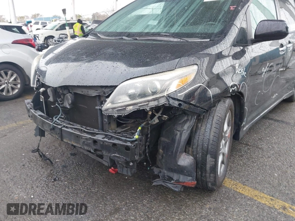 2018 Toyota Sienna SE with VIN 5TDXZ3DC1JS953289, listed as a IAAI auction lot 41525385 with 63,450 mi miles and . Bid and sale history available at DreamBid. Image 6.