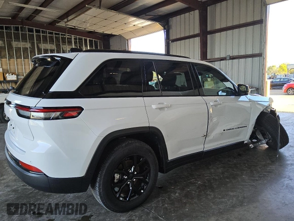 2024 Jeep Grand Cherokee Altitude with VIN 1C4RJGAG9R8546562, listed as a Copart auction lot 79748194 with 15,411 mi miles and Clean title. Bid and sale history available at DreamBid. Image 3.