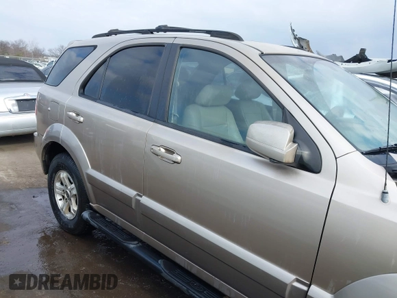 2005 Kia Sorento LX with VIN KNDJD733555359460, listed as a IAAI auction lot 41500228 with 157,649 mi miles. Bid and sale history available at carsss.com. Image 13.