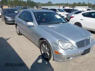 2004 Mercedes-Benz C 240 z VIN WDBRF81J54F526198, wystawiony jako IAAI lot #41659958 z przebiegiem 159 034 mil mil oraz . Historia ofert i sprzedaży dostępna na DreamBid. Obrazek 1.
