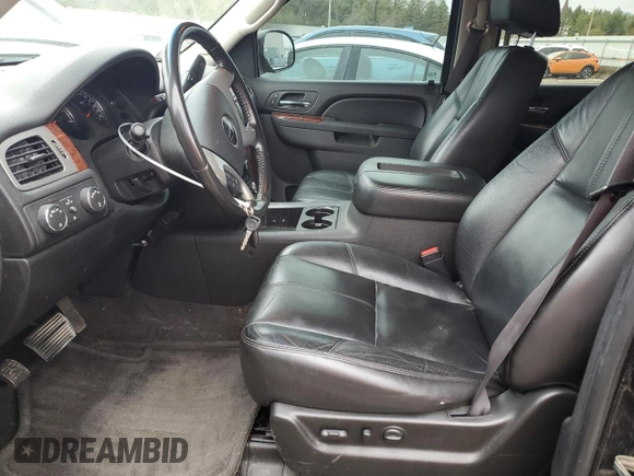 2011 Chevrolet Suburban LT z VIN 1GNSKJE37BR272949, wystawiony jako Copart lot #55329935 z przebiegiem 211 997 mil mil oraz Nie do naprawy • Non repairable. Historia ofert i sprzedaży dostępna na DreamBid. Obrazek 7.