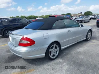 2007 Mercedes-Benz CLK 5.5L with VIN WDBTK72F37F222068, listed as a IAAI auction lot 42124732 with 169,442 mi miles. Bid and sale history available at carsss.com. Image 4.