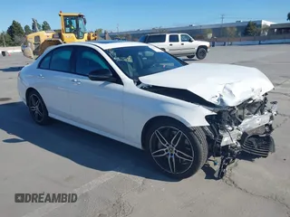 2019 Mercedes-Benz E 300 z VIN WDDZF4JB1KA686212, wystawiony jako IAAI lot #41891840 z przebiegiem 30 088 mil mil oraz . Historia ofert i sprzedaży dostępna na DreamBid. Obrazek 1.
