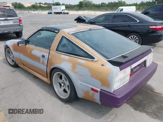 1986 Nissan 300ZX z VIN JN1HZ14S8GX144992, wystawiony jako IAAI lot #42081882 z przebiegiem 127 316 mil mil oraz . Historia ofert i sprzedaży dostępna na DreamBid. Obrazek 3.