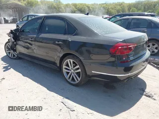 2018 Volkswagen Passat S z VIN 1VWAA7A39JC006444, wystawiony jako IAAI lot #42233008 z przebiegiem 136 828 mil mil oraz . Historia ofert i sprzedaży dostępna na DreamBid. Obrazek 3.