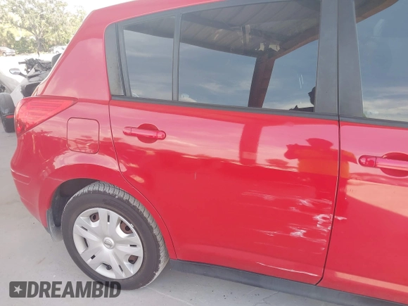 2011 Nissan Versa S z VIN 3N1BC1CP0BL505284, wystawiony jako IAAI lot #42375919 z przebiegiem 105 571 mil mil oraz . Historia ofert i sprzedaży dostępna na DreamBid. Obrazek 15.
