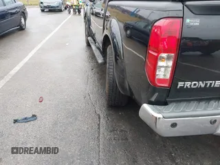 2019 Nissan Frontier SV z VIN 1N6AD0ER9KN771611, wystawiony jako IAAI lot #41196331 z przebiegiem 78 432 mil mil oraz . Historia ofert i sprzedaży dostępna na DreamBid. Obrazek 18.