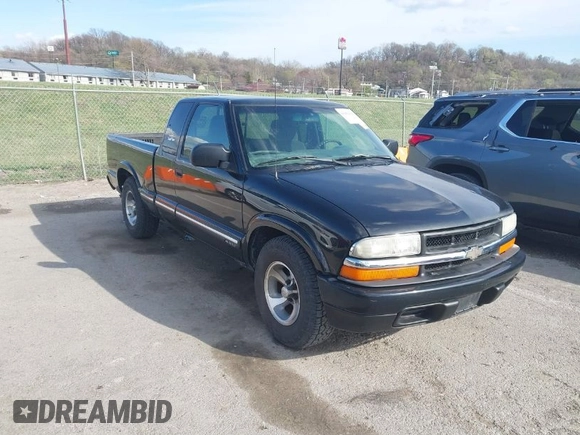 2001 Chevrolet S-10 LS with VIN 1GCCS19W818150784, listed as a IAAI auction lot 41864042 with 103,561 mi miles and . Bid and sale history available at DreamBid. Image 1.