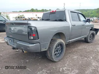 2012 Ram 1500 Sport z VIN 1C6RD7MT2CS108015, wystawiony jako IAAI lot #42093708 z przebiegiem Nie podano mil oraz . Historia ofert i sprzedaży dostępna na DreamBid. Obrazek 4.