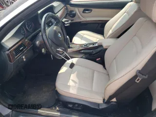 2012 BMW 3 Series 328i z VIN WBADW3C5XCE823421, wystawiony jako Copart lot #71352964 z przebiegiem 82 388 mil mil oraz Nie do naprawy • Non repairable. Historia ofert i sprzedaży dostępna na DreamBid. Obrazek 7.