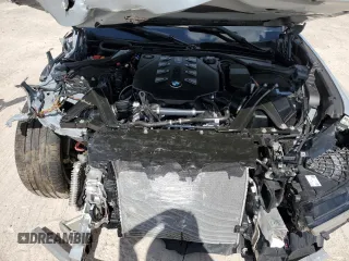 2023 BMW 7 Series 760i xDrive z VIN WBA33EJ02PCM31462, wystawiony jako Copart lot #60895944 z przebiegiem 21 413 mil mil oraz Czysty tytuł • Clean title. Historia ofert i sprzedaży dostępna na DreamBid. Obrazek 11.