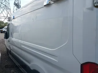2017 Ford Transit z VIN 1FDYR2CM6HKB35997, wystawiony jako IAAI lot #38714739 z przebiegiem 114 147 mil mil oraz . Historia ofert i sprzedaży dostępna na DreamBid. Obrazek 3.